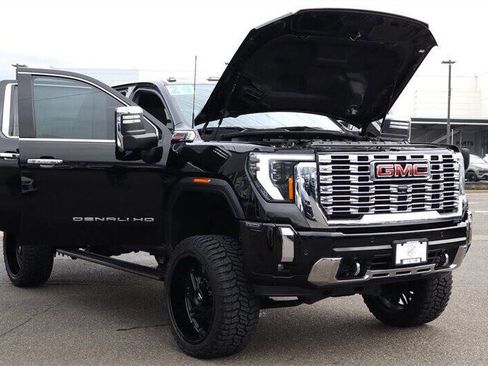 Used 2024 GMC Sierra 3500 Denali w/ Denali Reserve Package image 36