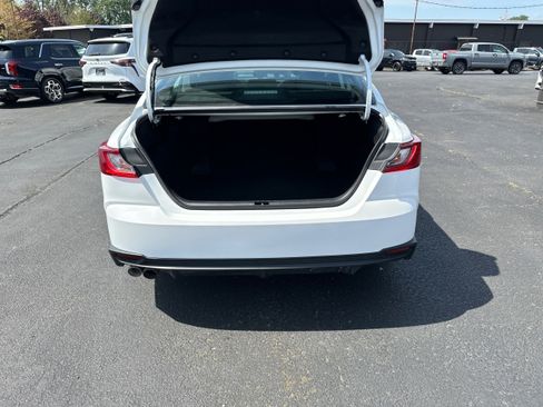 Used 2025 Toyota Camry SE FWD image 11