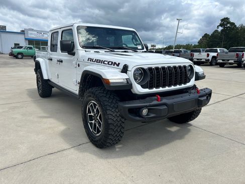Used 2025 Jeep Gladiator Rubicon AWD/4WD image 2