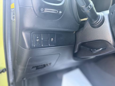 Used 2015 Kia Soul + FWD image 13