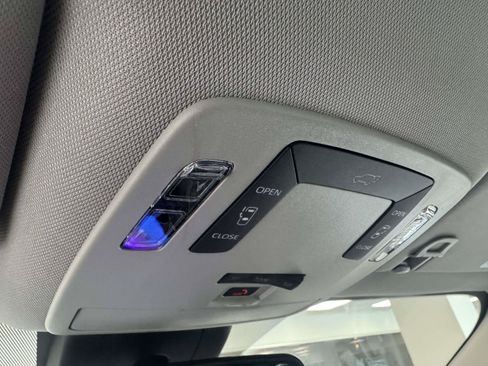Used 2026 Toyota Sienna LE FWD image 28