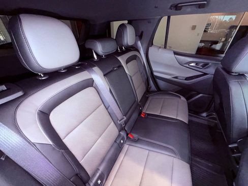 Used 2026 Chevrolet Equinox LT w/ Convenience Package II FWD image 12