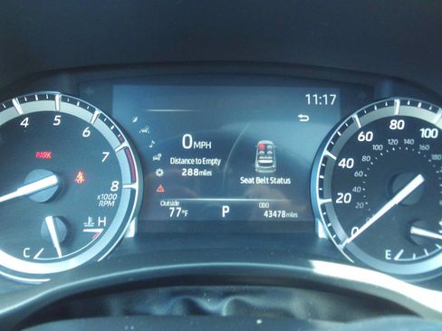 Used 2022 Toyota Highlander XLE AWD/4WD image 9