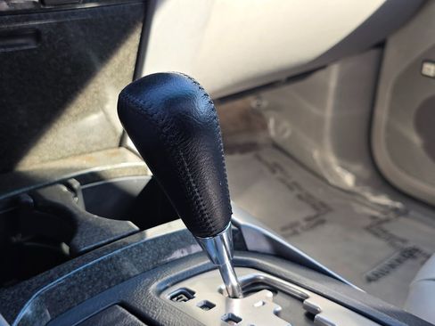 Used 2005 Toyota 4Runner Limited image 38