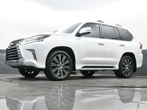 Used 2021 Lexus LX 570 4WD w/ Luxury Package image 32