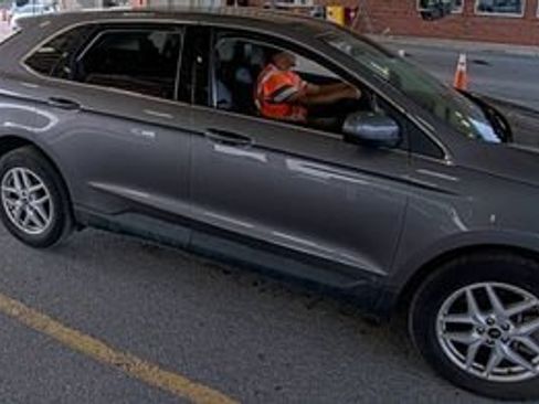 Used 2023 Ford Edge SEL w/ Convenience Package AWD/4WD image 3