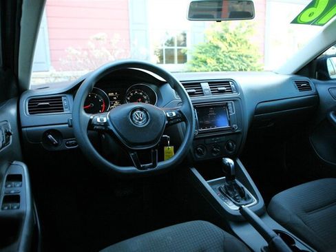Used 2016 Volkswagen Jetta S image 11