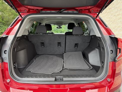 Used 2023 GMC Terrain SLE w/ Driver Convenience Package FWD image 31