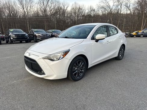 Used 2019 Toyota Yaris LE image 2