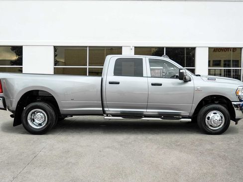 Used 2024 RAM 3500 Tradesman w/ Chrome Appearance Group AWD/4WD image 7