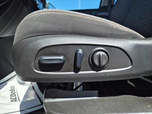 Used 2024 Chevrolet Equinox LT FWD image 17
