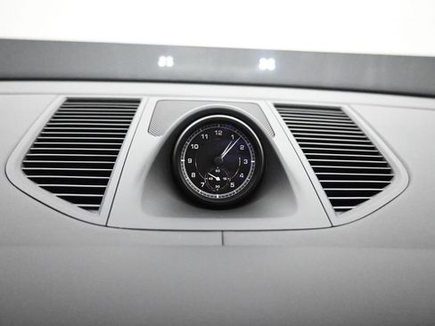 New 2025 Porsche Macan image 27