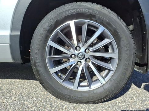 Used 2018 Toyota Highlander XLE AWD/4WD image 7