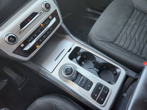 Used 2021 Ford Explorer XLT image 18