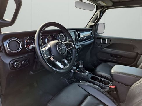 Used 2020 Jeep Wrangler Unlimited Sahara image 28