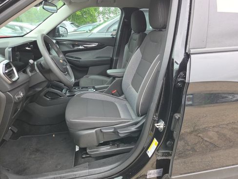Used 2025 Chevrolet TrailBlazer LT AWD/4WD image 3