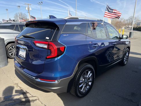 Certified 2022 GMC Terrain SLT image 4