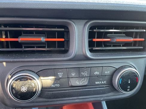 Used 2022 Ford Maverick XLT image 10