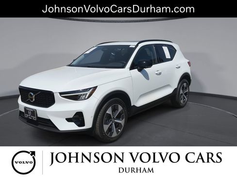 Used 2023 Volvo XC40 B5 Plus w/ Driver Assist Package AWD/4WD image 4
