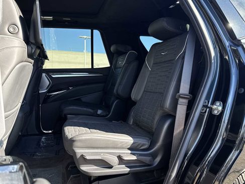 Used 2025 Cadillac Escalade V image 18