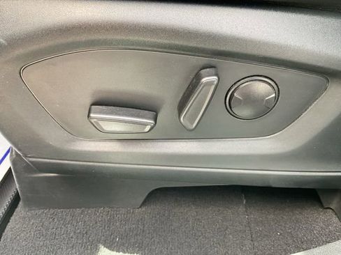 Used 2023 Ford Explorer Limited image 27