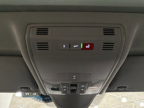 Certified 2023 Volkswagen Tiguan SE w/ Panoramic Sunroof Package FWD image 34