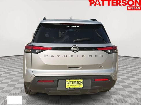 Used 2024 Nissan Pathfinder SV FWD image 3