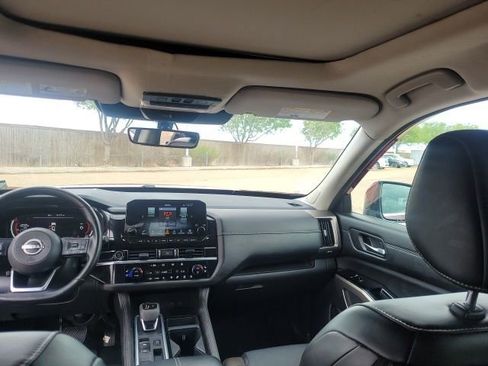 Certified 2023 Nissan Pathfinder Platinum FWD image 26