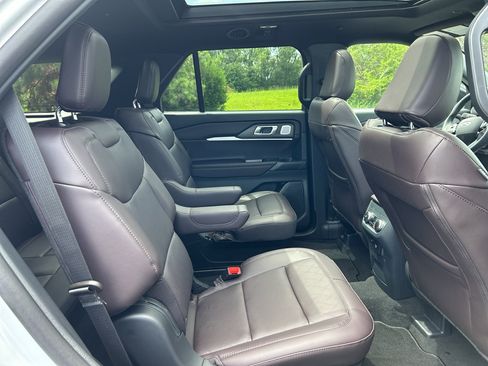 New 2026 Ford Explorer Platinum RWD image 18