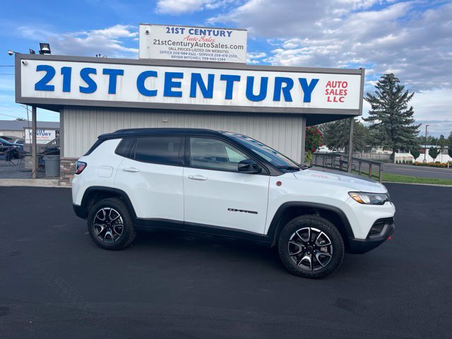 Used 2025 Jeep Compass Trailhawk AWD/4WD image 1