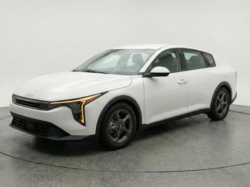 Used 2025 Kia K4 FWD image 3