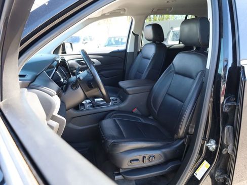 Used 2020 Chevrolet Traverse LT w/ LT Premium Package image 9