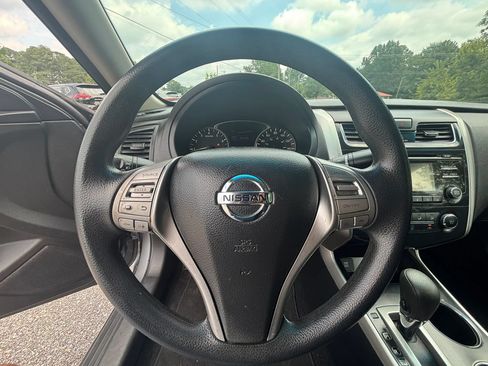 Used 2015 Nissan Altima 2.5 S w/ Power Driver Seat Package FWD image 14
