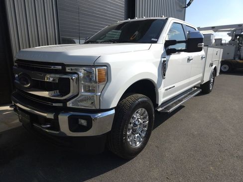 Used 2022 Ford F250 XLT w/ XLT Premium Package image 2