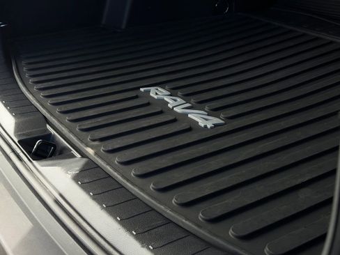 Certified 2023 Toyota RAV4 LE AWD/4WD image 31