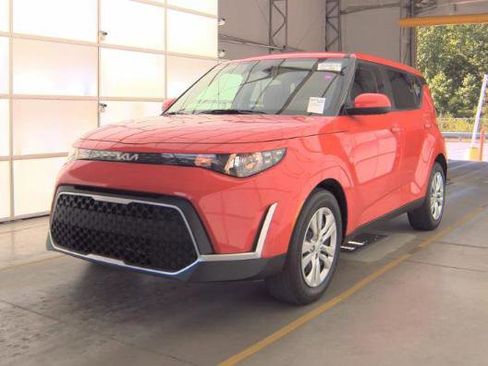 Used 2023 Kia Soul LX FWD image 2