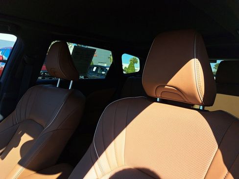 Certified 2025 Toyota Crown Signia Limited image 17