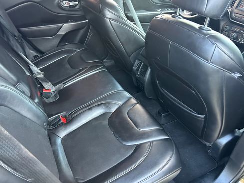 Used 2019 Jeep Cherokee Latitude Plus image 17