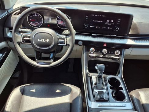 Used 2023 Kia Carnival LX FWD image 14