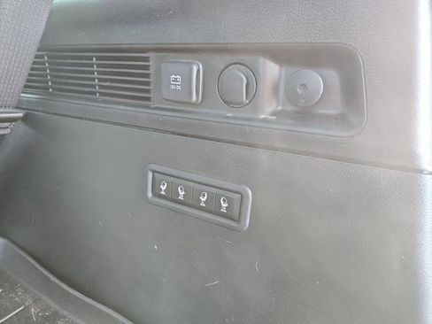 Used 2022 Jeep Wagoneer Series III w/ Flexible Seating Group image 39