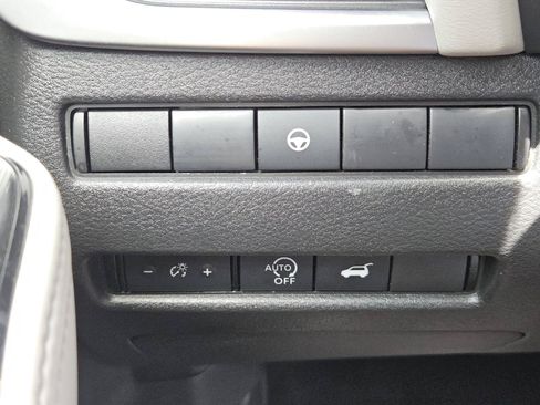 Used 2025 Nissan Rogue SV AWD/4WD image 19