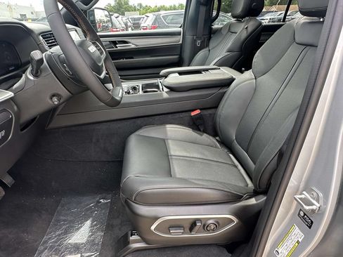 New 2026 Jeep Grand Wagoneer 4WD image 15