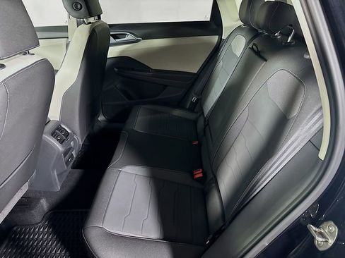 New 2025 Volkswagen Taos SE image 20