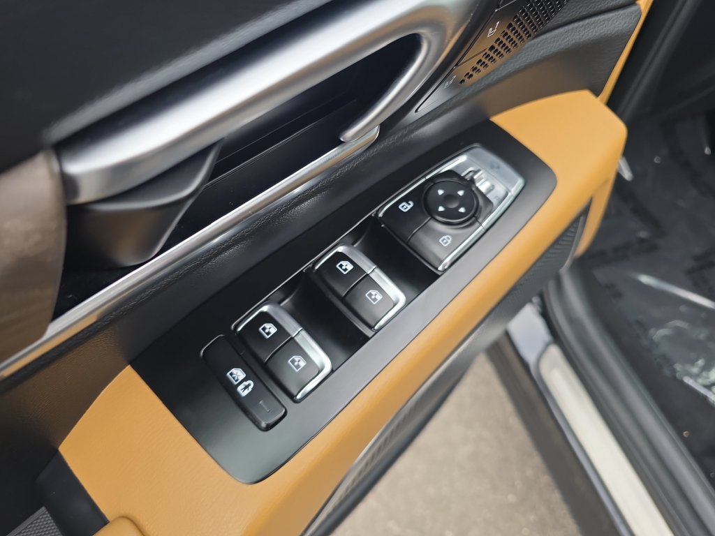 Used 2022 Kia Telluride SX w/ Nightfall Edition Package AWD/4WD image 11