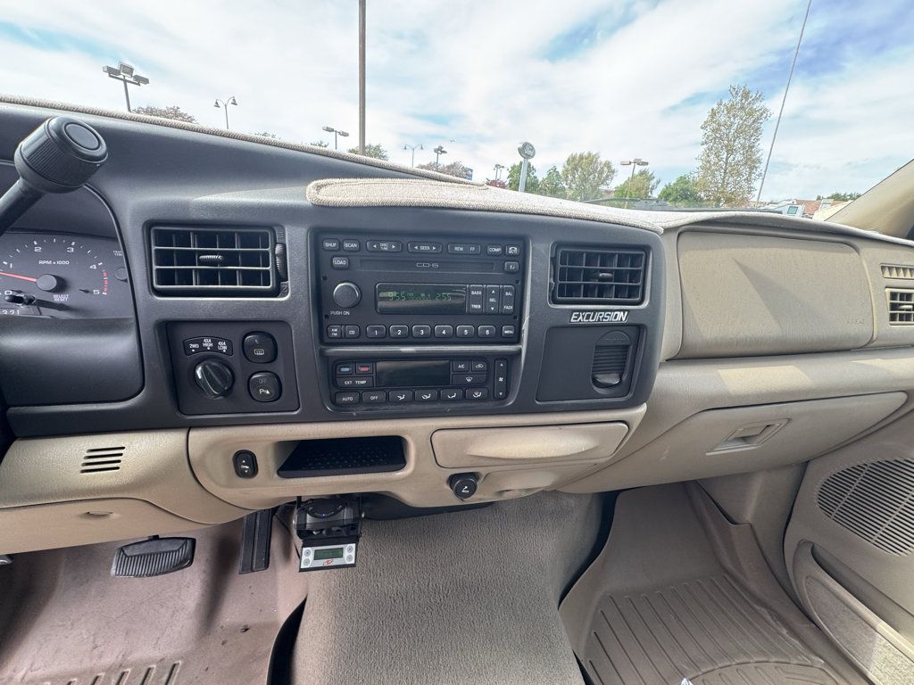 Used 2005 Ford Excursion Limited AWD/4WD image 18