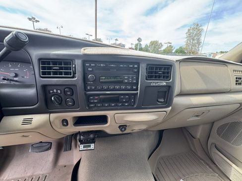 Used 2005 Ford Excursion Limited AWD/4WD image 18
