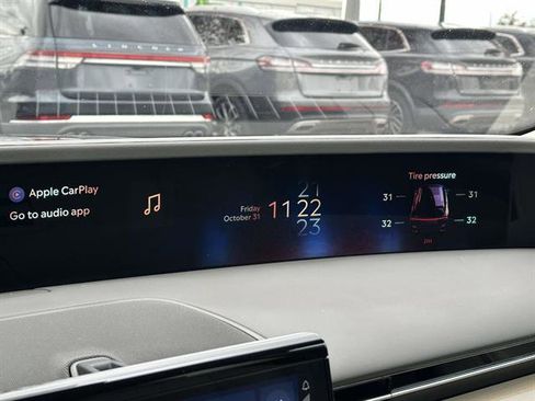 Certified 2024 Lincoln Nautilus Reserve image 17