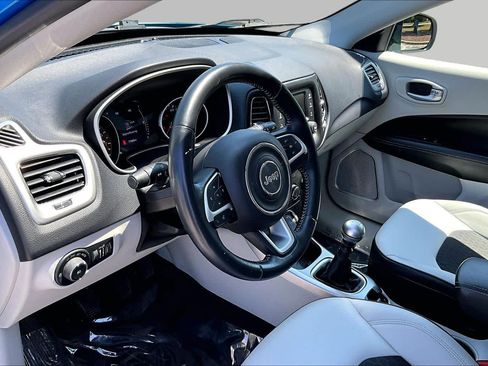 Used 2018 Jeep Compass Latitude AWD/4WD image 17
