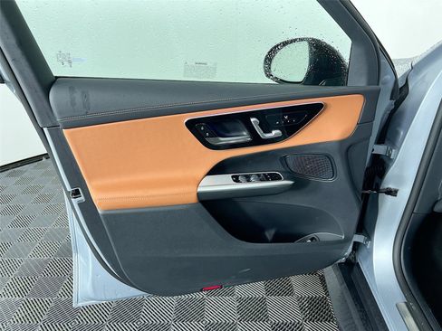 Used 2025 Mercedes-Benz GLC 300 4MATIC image 14