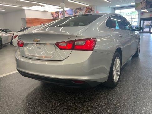 Used 2017 Chevrolet Malibu LT FWD image 5